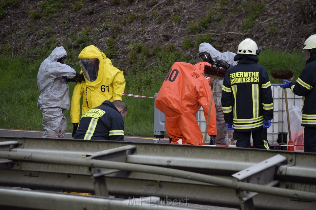 VU Gefahrgut LKW umgestuerzt A 4 Rich Koeln Hoehe AS Gummersbach P199.JPG - Miklos Laubert